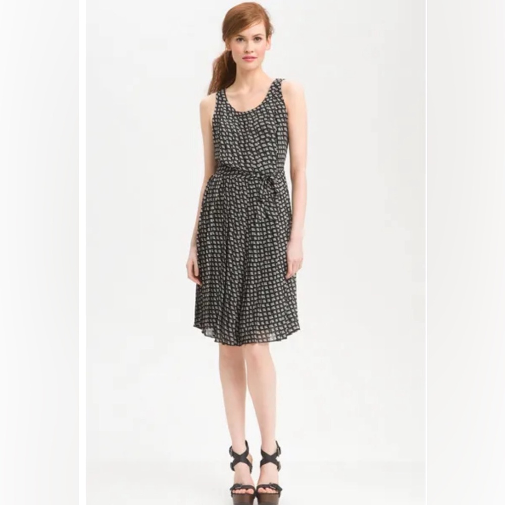 Beautiful Halogen chiffon, pleated dress